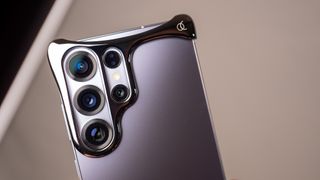 The Aluminum Graphite Arc Pulse case for the Samsung Galaxy S25 Ultra