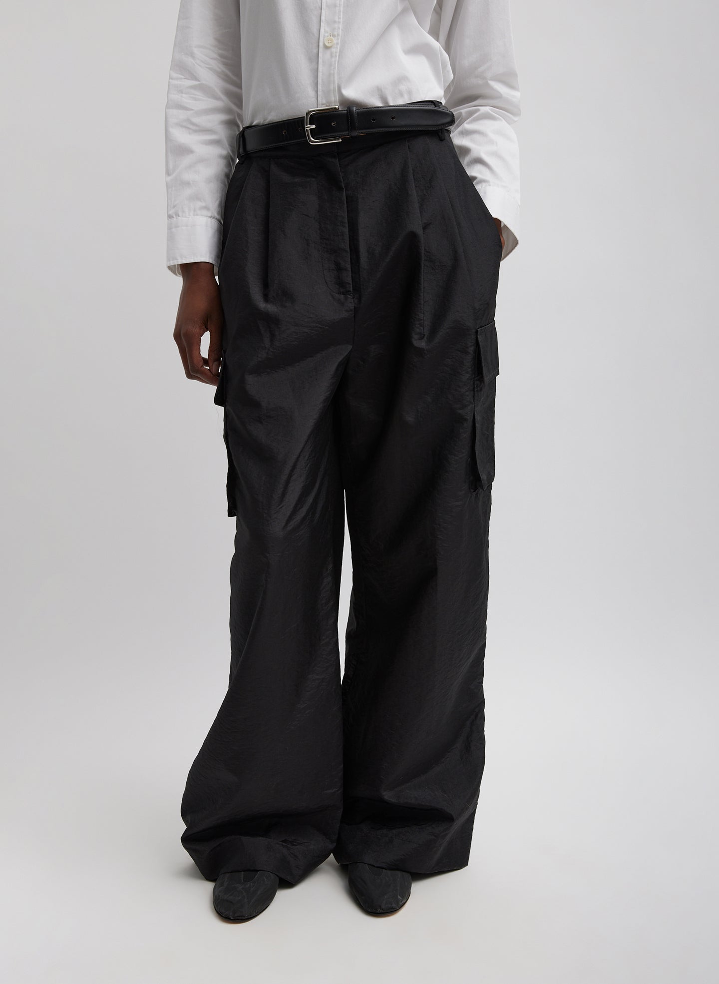 Stella Crispy Nylon Pleated Cargo Pant - Black / 00 / T000nn3216