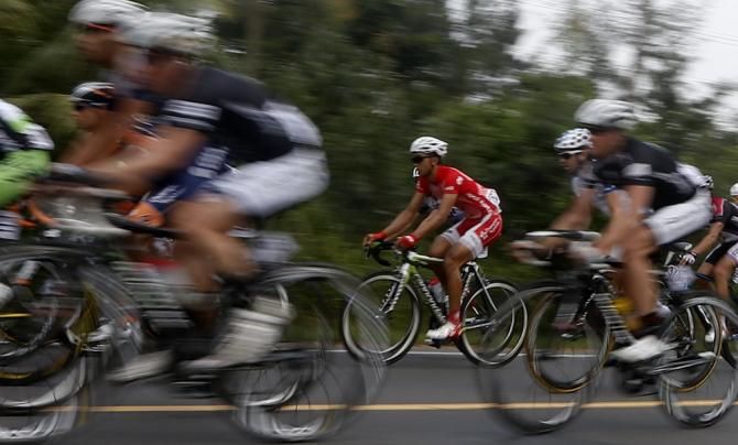 The peloton on stage 3