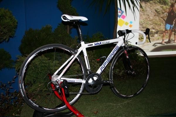 Fran&ccedil;aise des Jeux team bikes will continue to be provided by LaPierre.