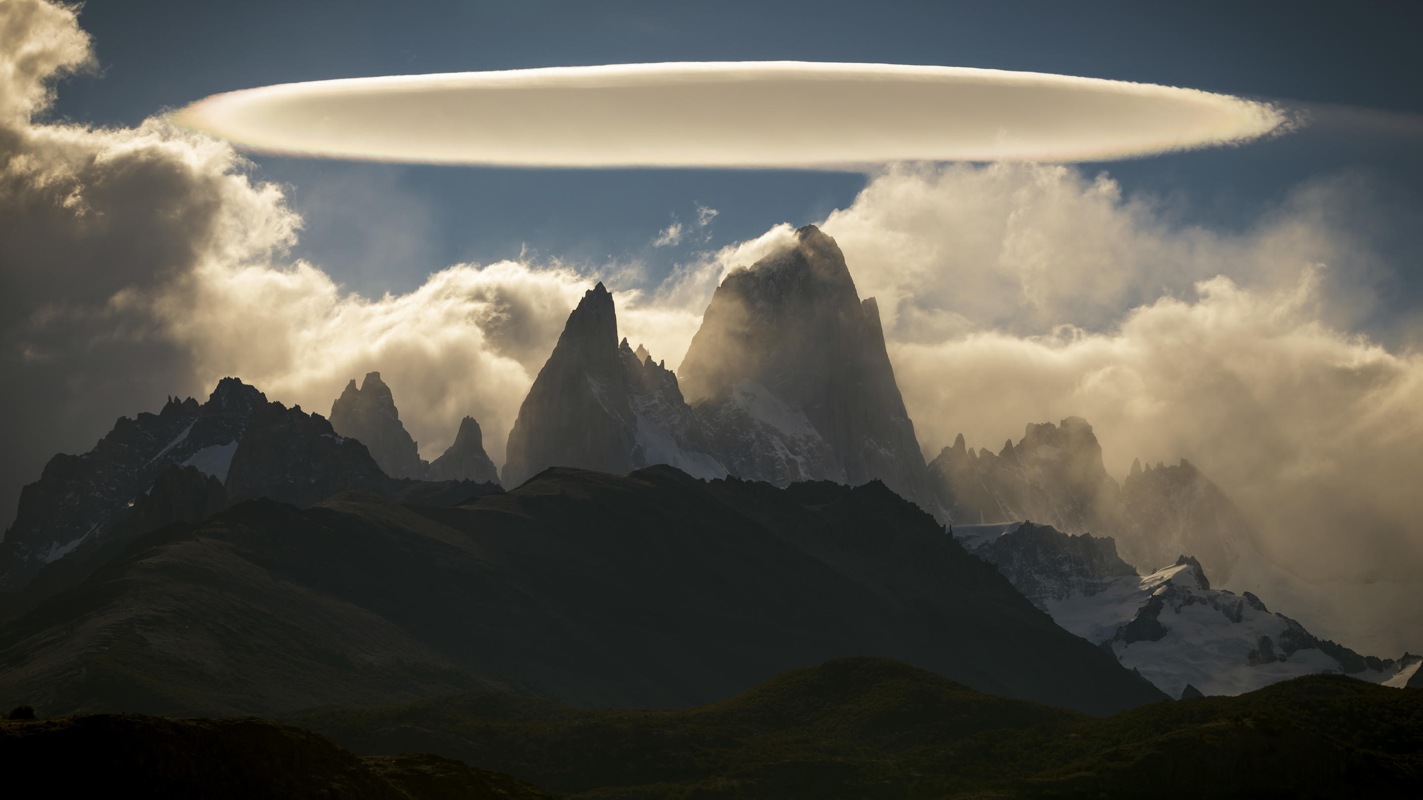 Ghostly 'UFO cloud' hovering over mountains wows judges in weather photo  contest | Live Science