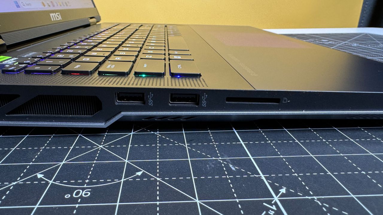MSI Titan 18 HX