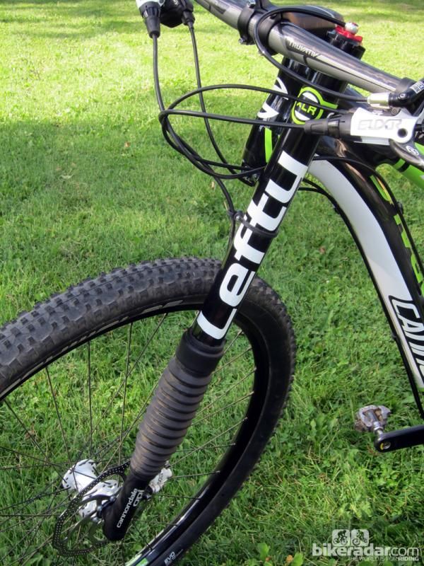 Even more than a decade after its introduction, Cannondale's Lefty fork design still draws curious stares for its unique single-sided design. Despite appearances, it's immensely rigid and enviably supple with its needle bearing internals.