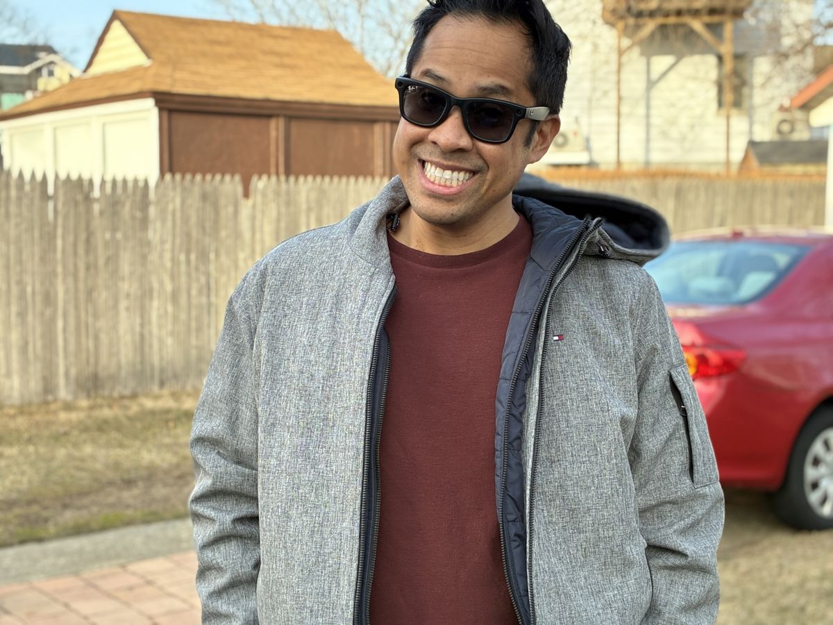 Apple iPhone 16e portrait sample.