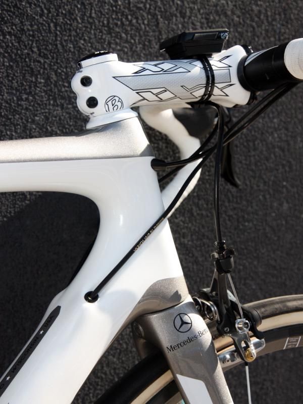 The E2 head tube on Fabian Cancellara's (Leopard Trek) Trek Madone houses a tapered 1 1/8"-to-1 1/2" carbon steerer.