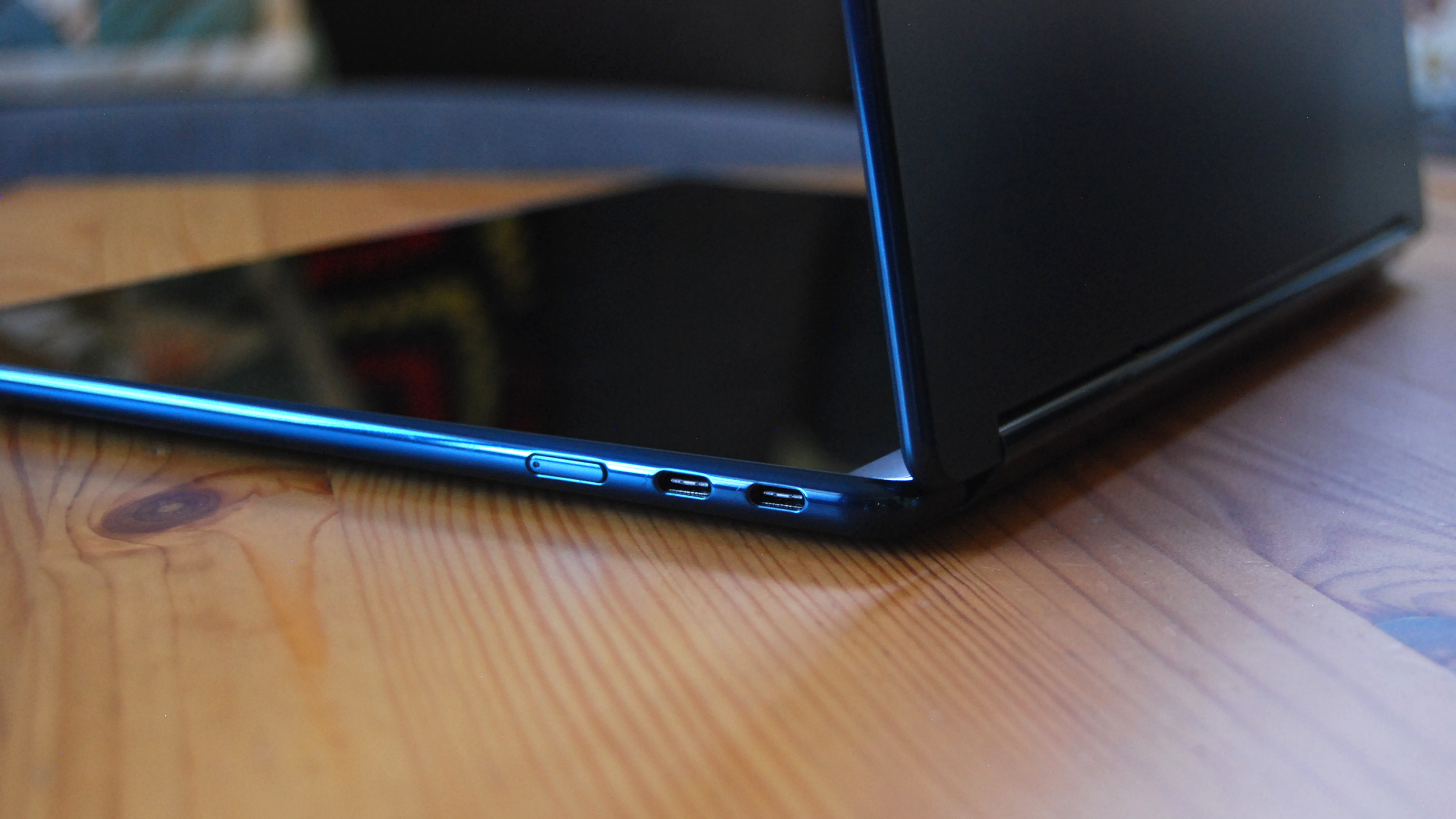 Lenovo Yoga Book 9i (Gen 10)