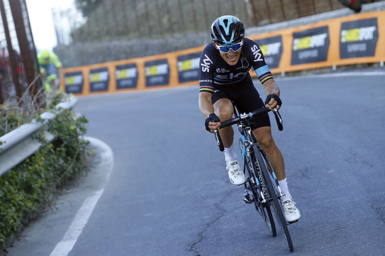 Michal Kwiatkowski (Sky) attacked on the Poggio