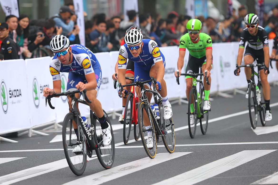 Marcel Kittel tucked behind Fabio Sabatini