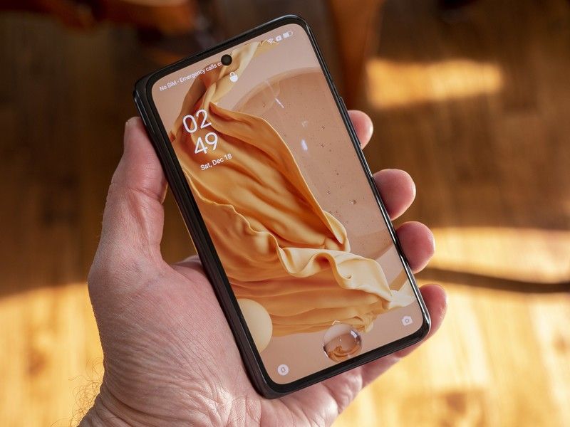 Oppo Find N Closed Hold Brown