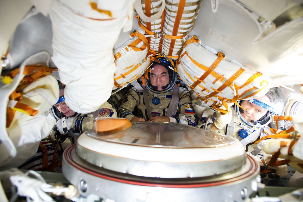 Expedition 40 Crew Suit Leak Check