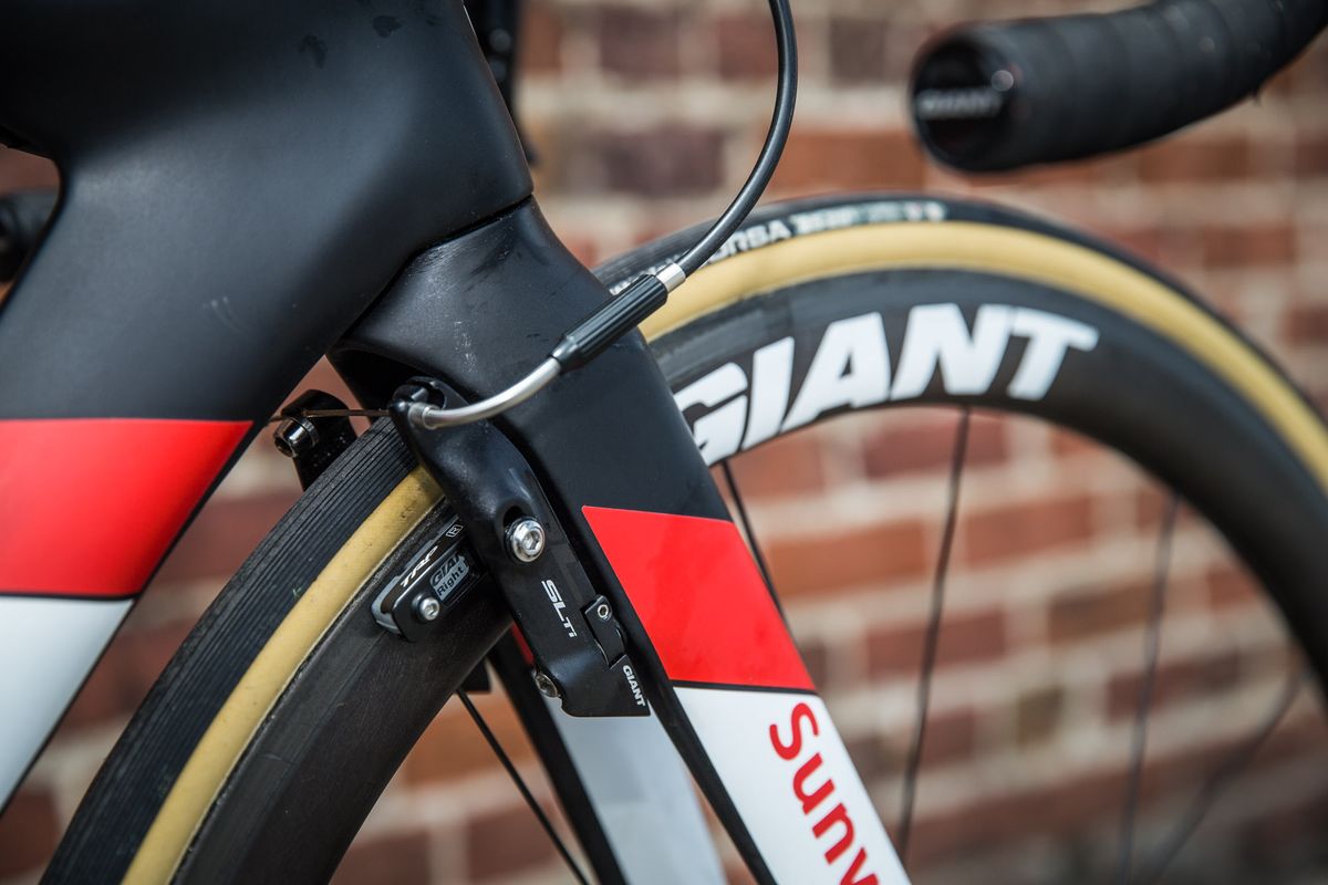 A closer look at the front Giant SpeedControl SL brakes