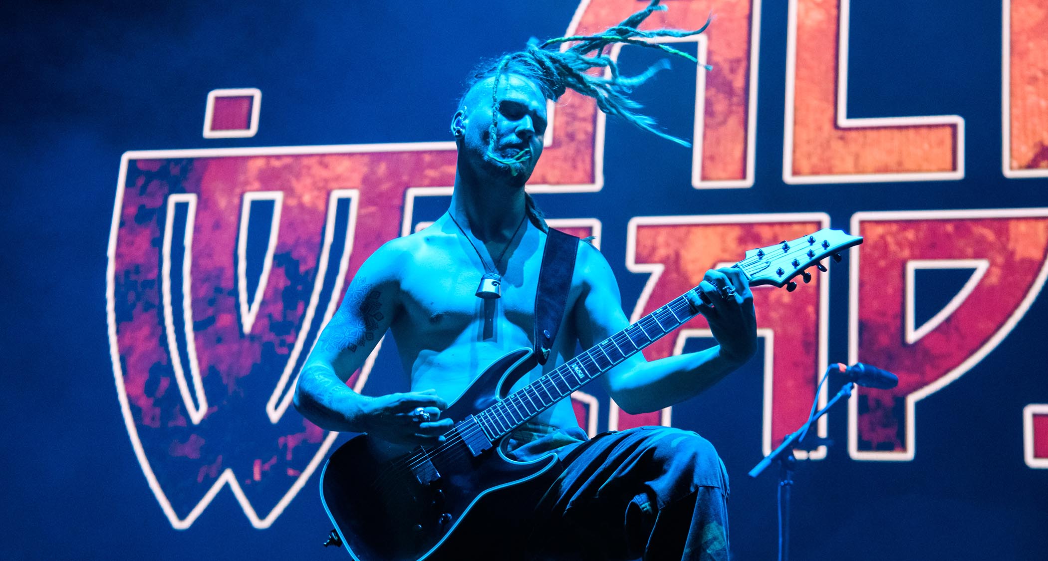 Alien Weaponry's frontman/guitarist Lewis de Jong riffs on a seven-string S-style live in London as the NZ groove-thrash metallers supported Gojira.