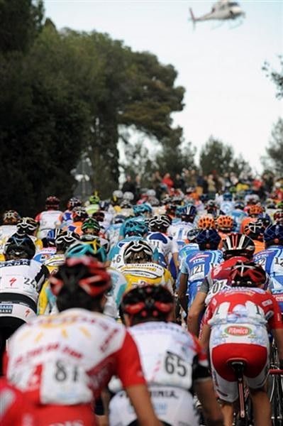 Gruppo compatto as the peloton makes its way to Sanremo.
