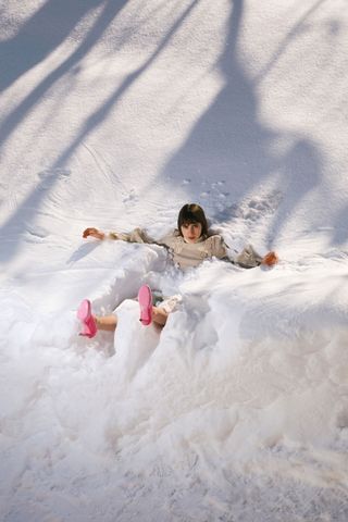 Women with pink shoes in a snow