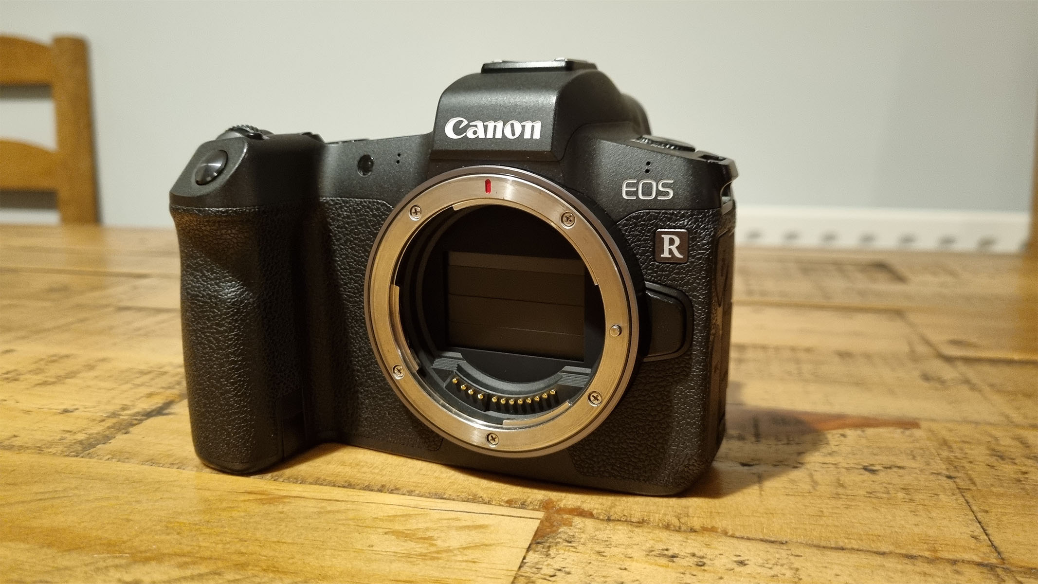 Canon EOS R on a wooden table