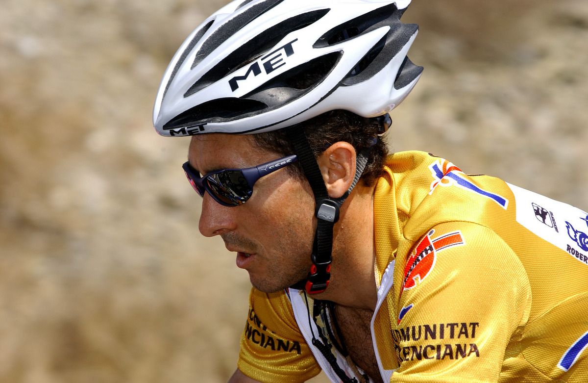 Liberty Seguros in the Vuelta leader's jersey