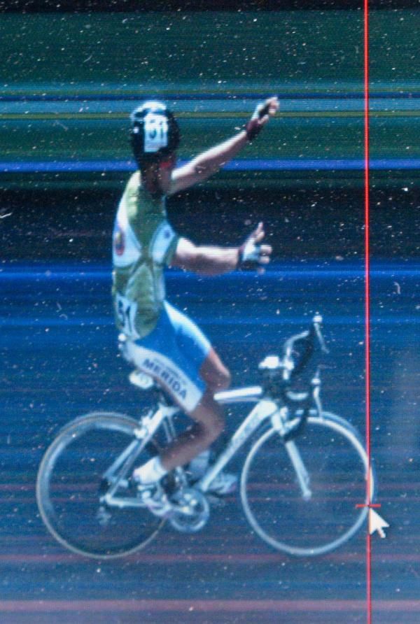 No need for a photo finish today: Jose Alarcon (Sumiglov Gob Merida Sta. Cruz Mora) wins stage nine