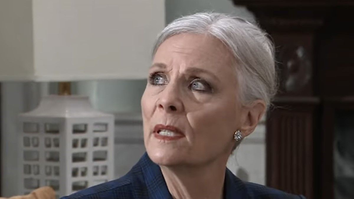 Jane Elliot as Tracy concerned in General Hospital