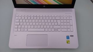 HP Envy 15-ae001na touchpad