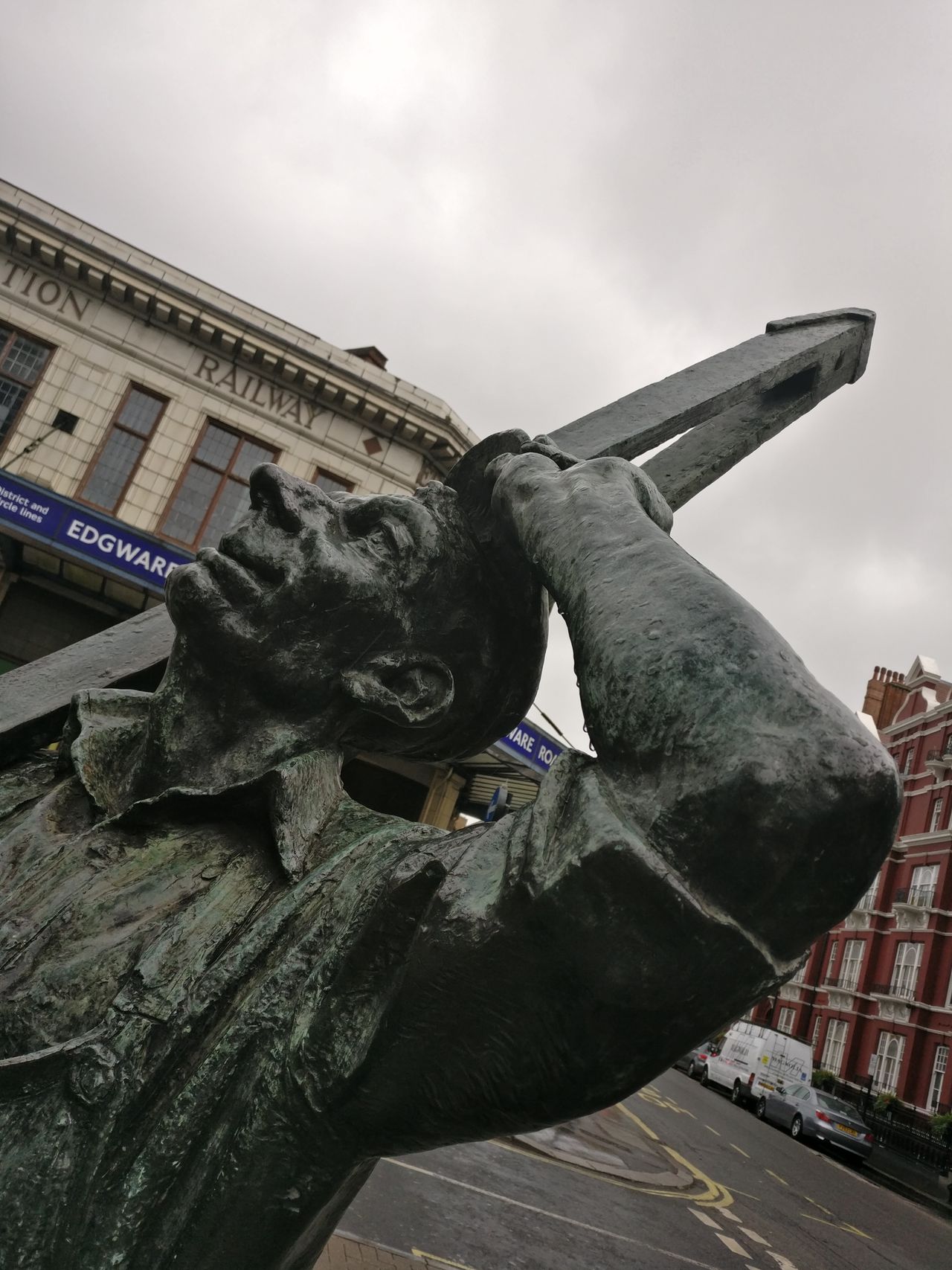 The OnePlus 3 struggled to get this statue properly in focus