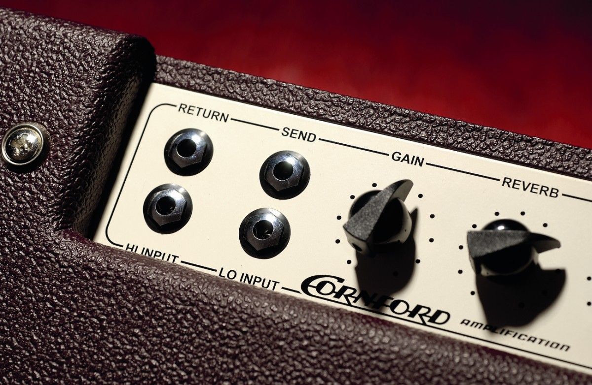 You can attach a 4 x 12 cab if you wish