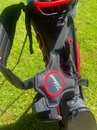 Titleist players 4 carbon stand bag