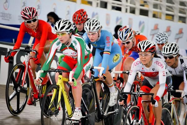 Action during heat 1 of omnium qualifying.