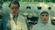 Mia Threapleton and Benicio del Toro in The Phoenician Scheme.