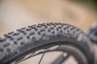 Challenge Grifo is a classic mix terrain cyclocross tread