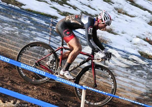 Jerome Townsend (Bikereg) descending with his mountain biking skills