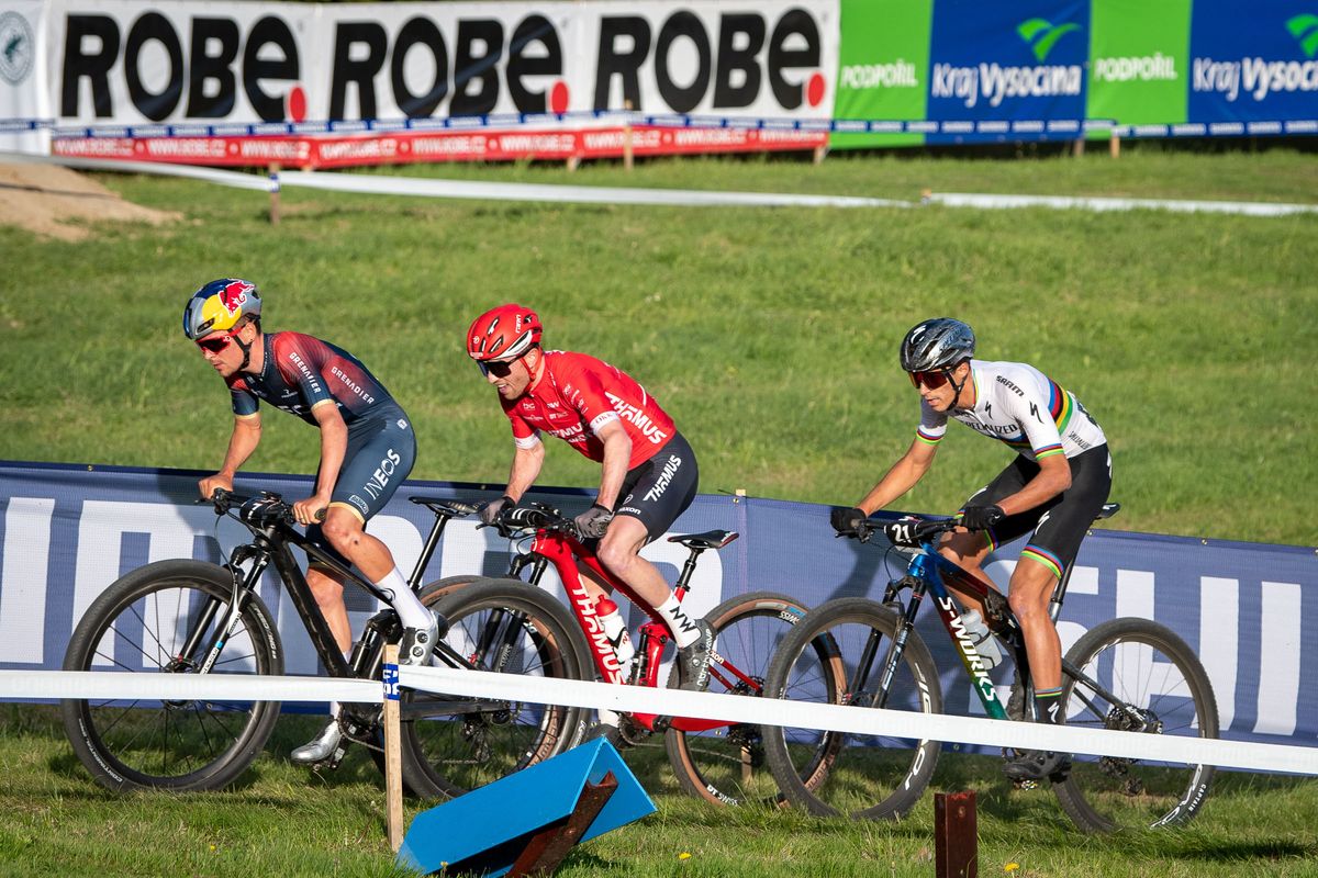 Thomas Pidcock (Great Britain) leading Mathias Fluckiger (Th&Atilde;&para;mus Maxon) and Christopher Blevins (Specialized Factory Racing)