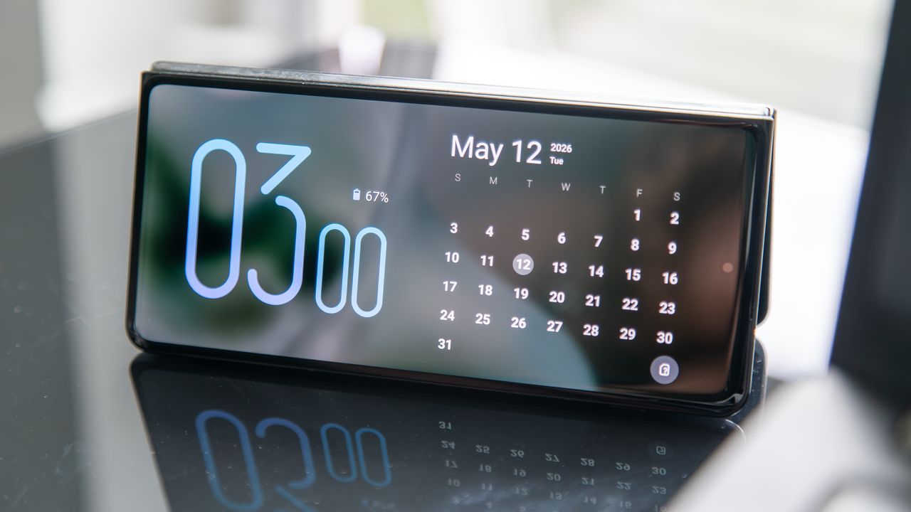 Motorola Razr Fold Desk Mode