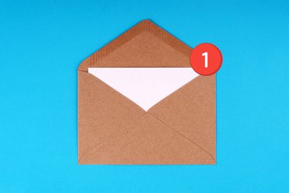 open kraft envelope with a red notification symbol on upper right