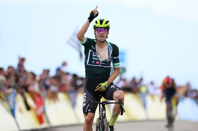 Primoz Roglic vince sul Collet dAllevard (foto: Getty Images)