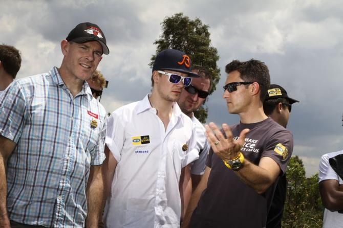 Team principal Doug Ryder chats with Scott Daubert of Trek and Martin Reimer