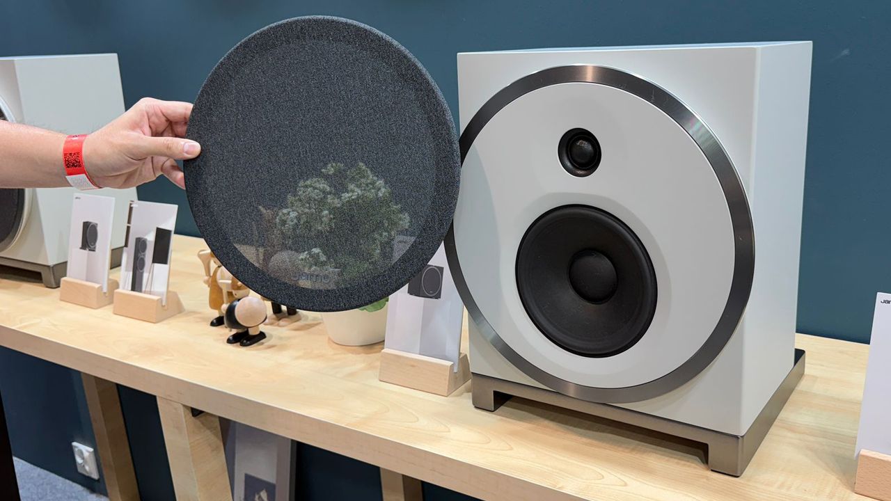 Jamo Concert Element 50 bookshelf speaker