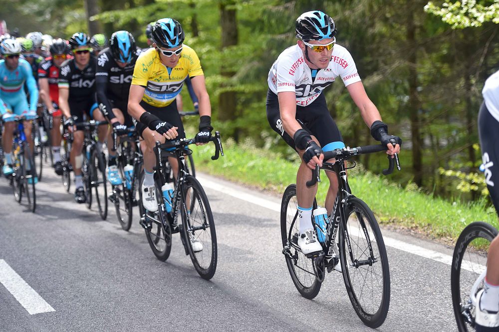The Team Sky trains rolls f0r Thomas