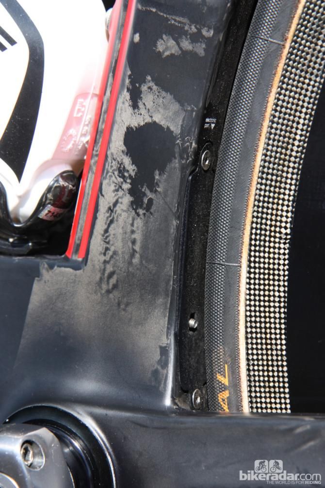 The Shimano Dura-Ace Di2 battery is tucked out of sight in the down tube