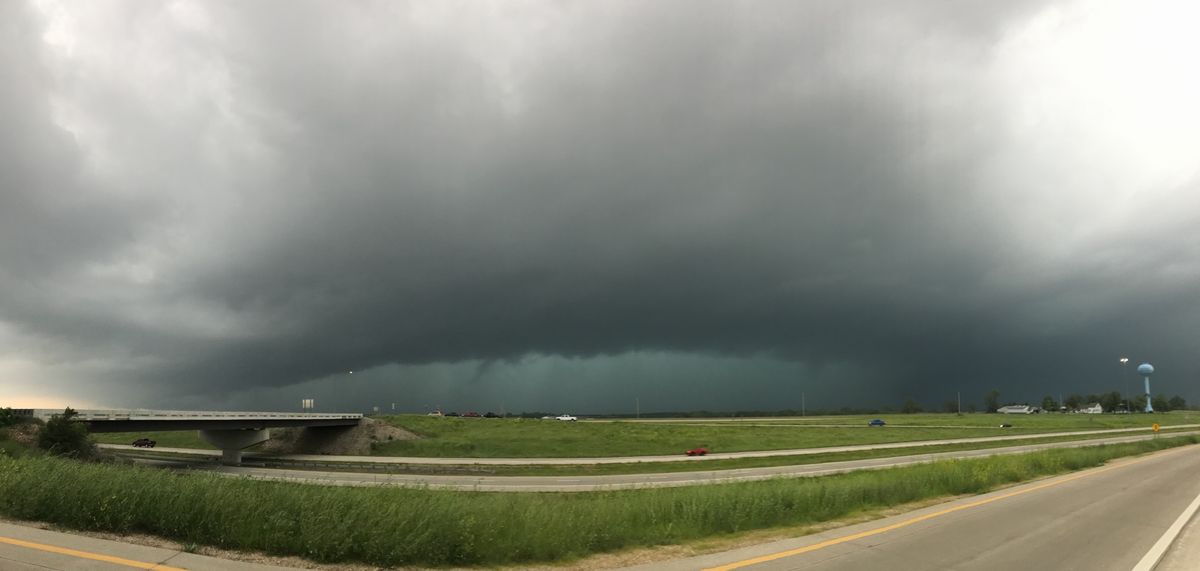 A strong tornado hit the edge of Kansas City yesterday (May 28).