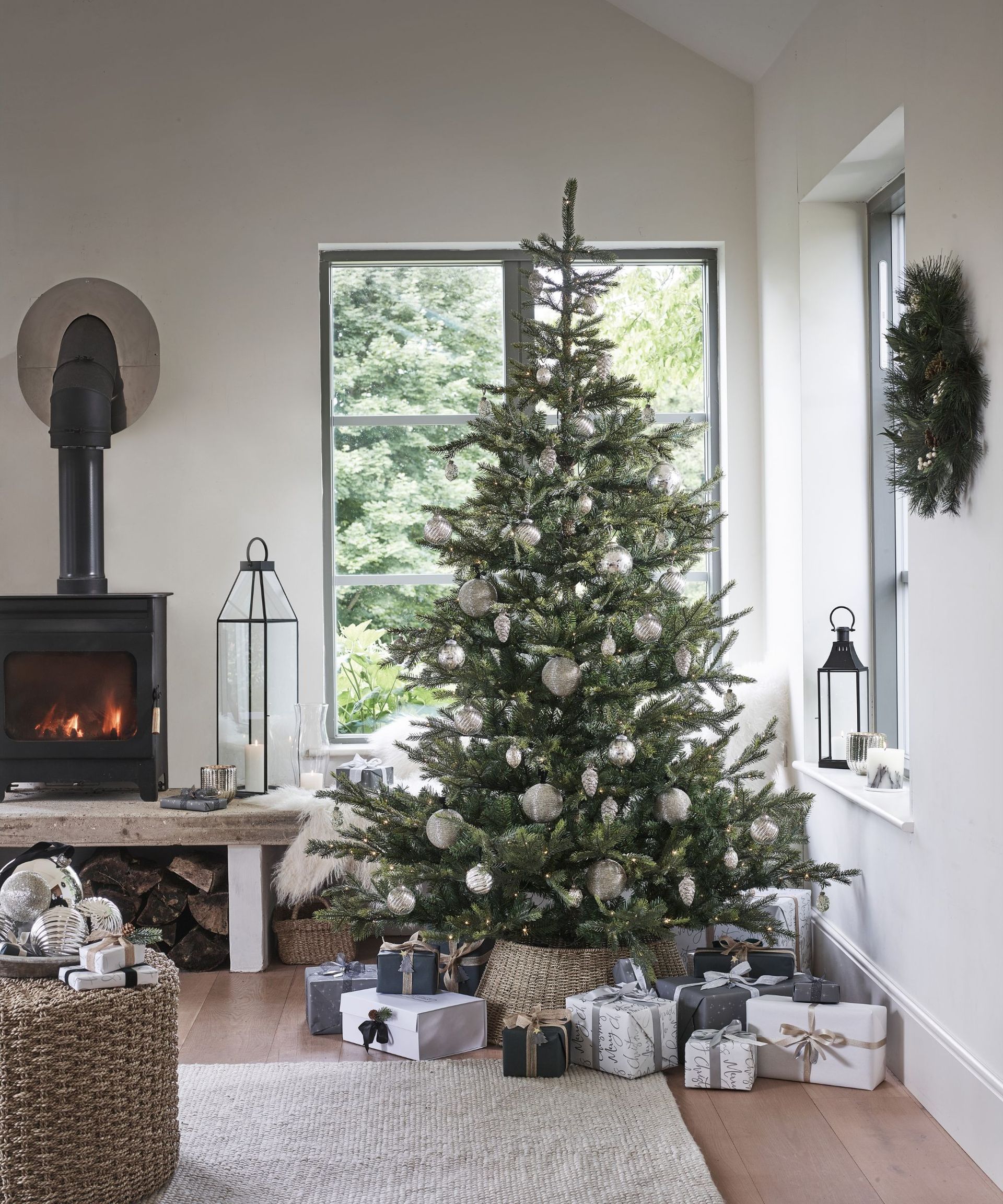 Christmas window decor ideas: 20 festive ideas you'll love | Homes ...