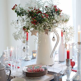 christmas dinning table with white flower vase and plates