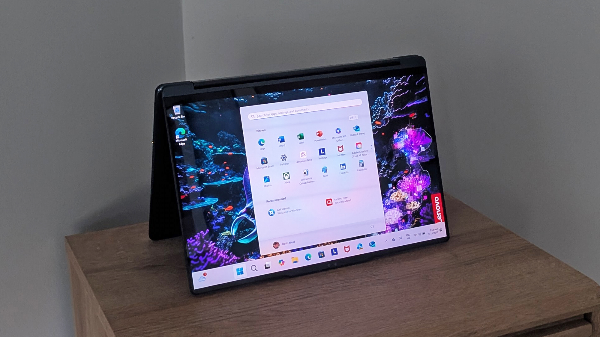 Lenovo Yoga 9i 2-in-1 Gen 10 Aura Edition