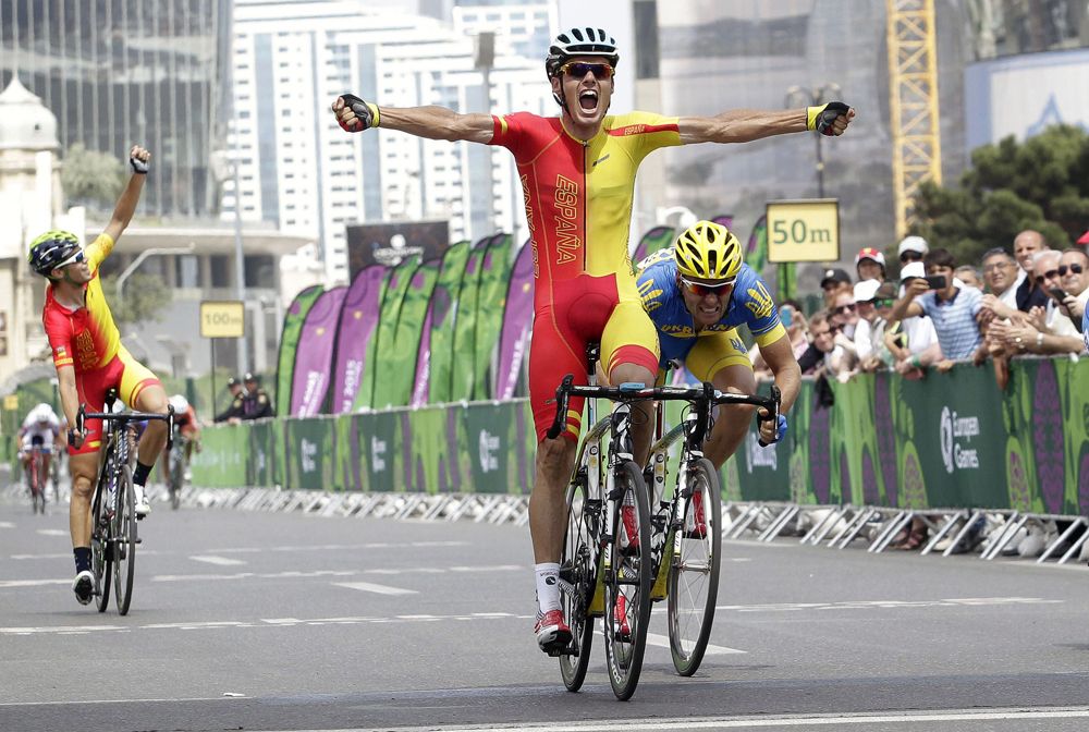 Luis Le&oacute;n S&aacute;nchez celebrates as he crosses the line