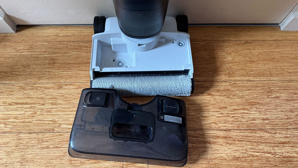 Roborock F25 Ace clean-water tank removed