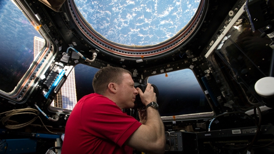 How To Take Photographs From Orbit, According To An Actual Astronaut ...