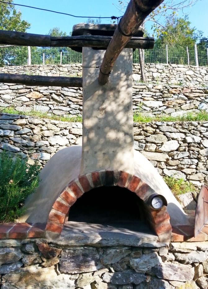 Wood-fired pizza oven, oh yeah!