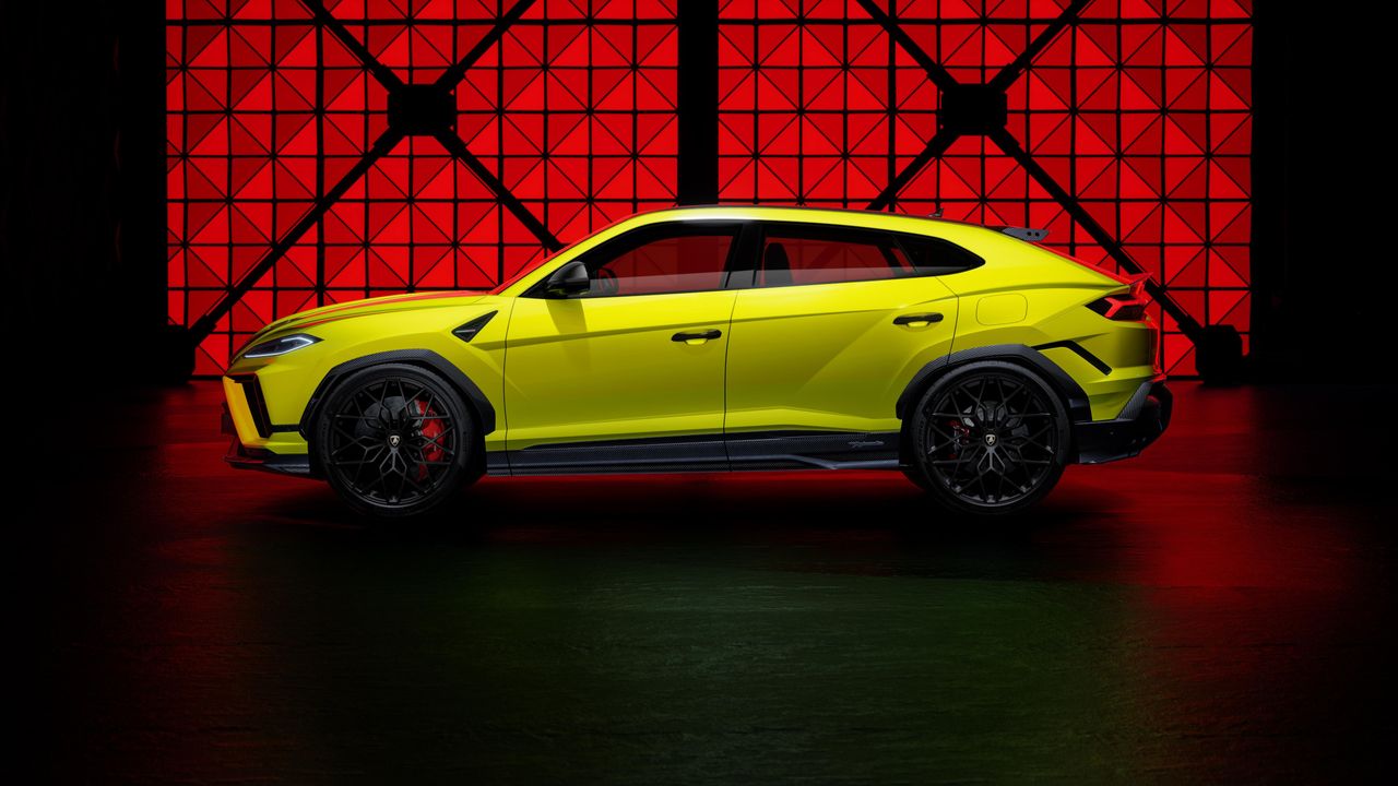 Lamborghini Unveils Urus SE Performante, a Plug-In Hybrid Flagship SUV