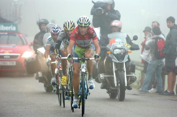 Vincenzo Nibali (Liquigas-Doimo) ahead of Peter Velits (HTC-Columbia) and Joaquin Rodriguez (Katusha)