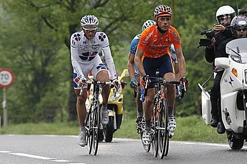 Benat Albizuri leads the break
