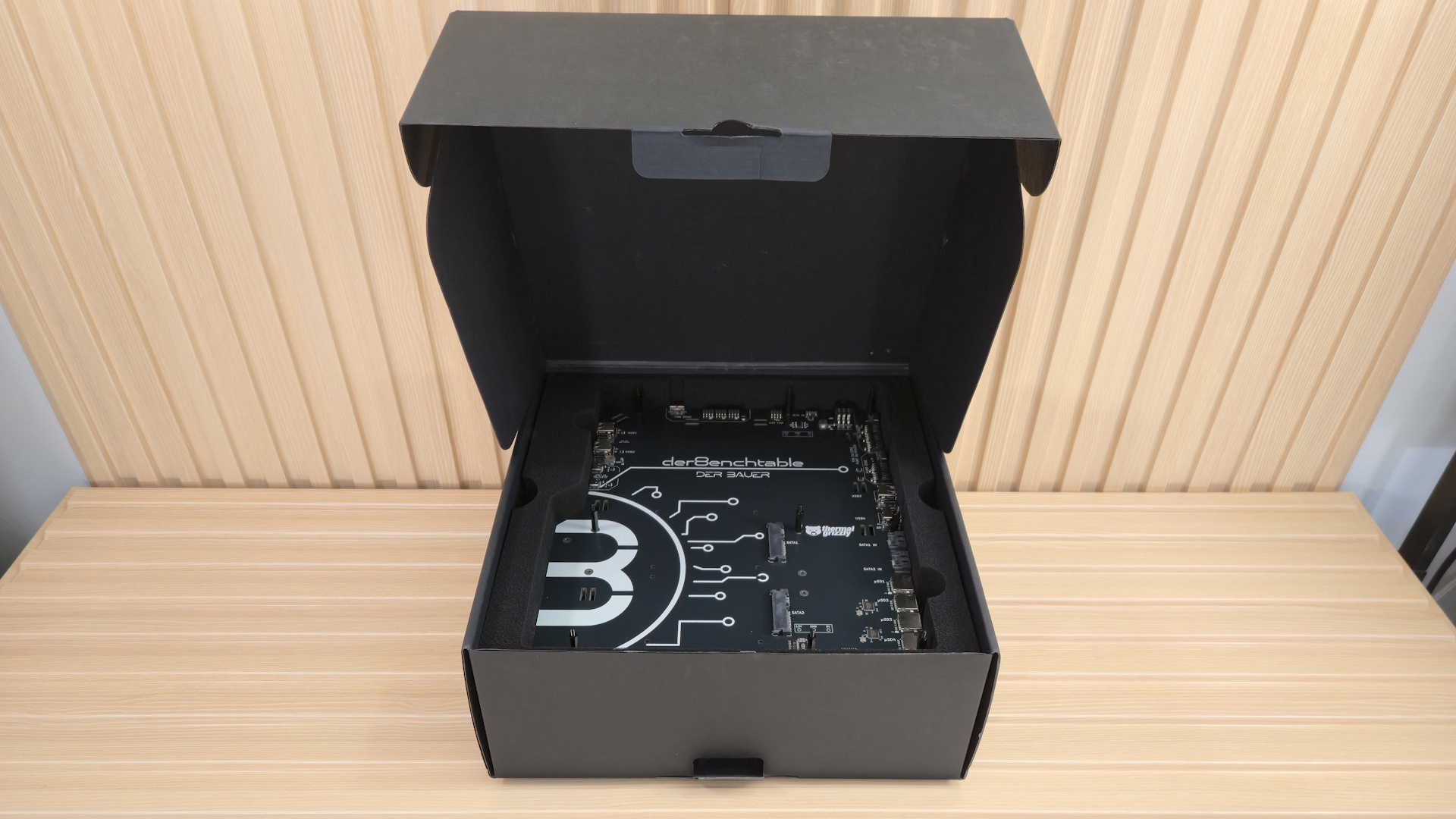 Der8benchtable - Box